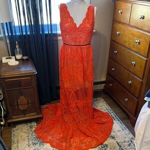 Monique Lhuillier Elegant Red Lace Gown size 10